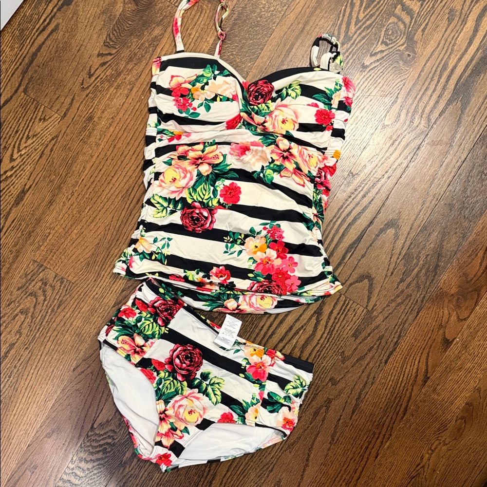 Jantzen Black and White Floral Bikini Top